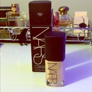 NARS Sheer Glow Foundation. Color: Patagonia.